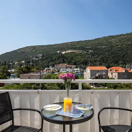 아파트 실비야 *